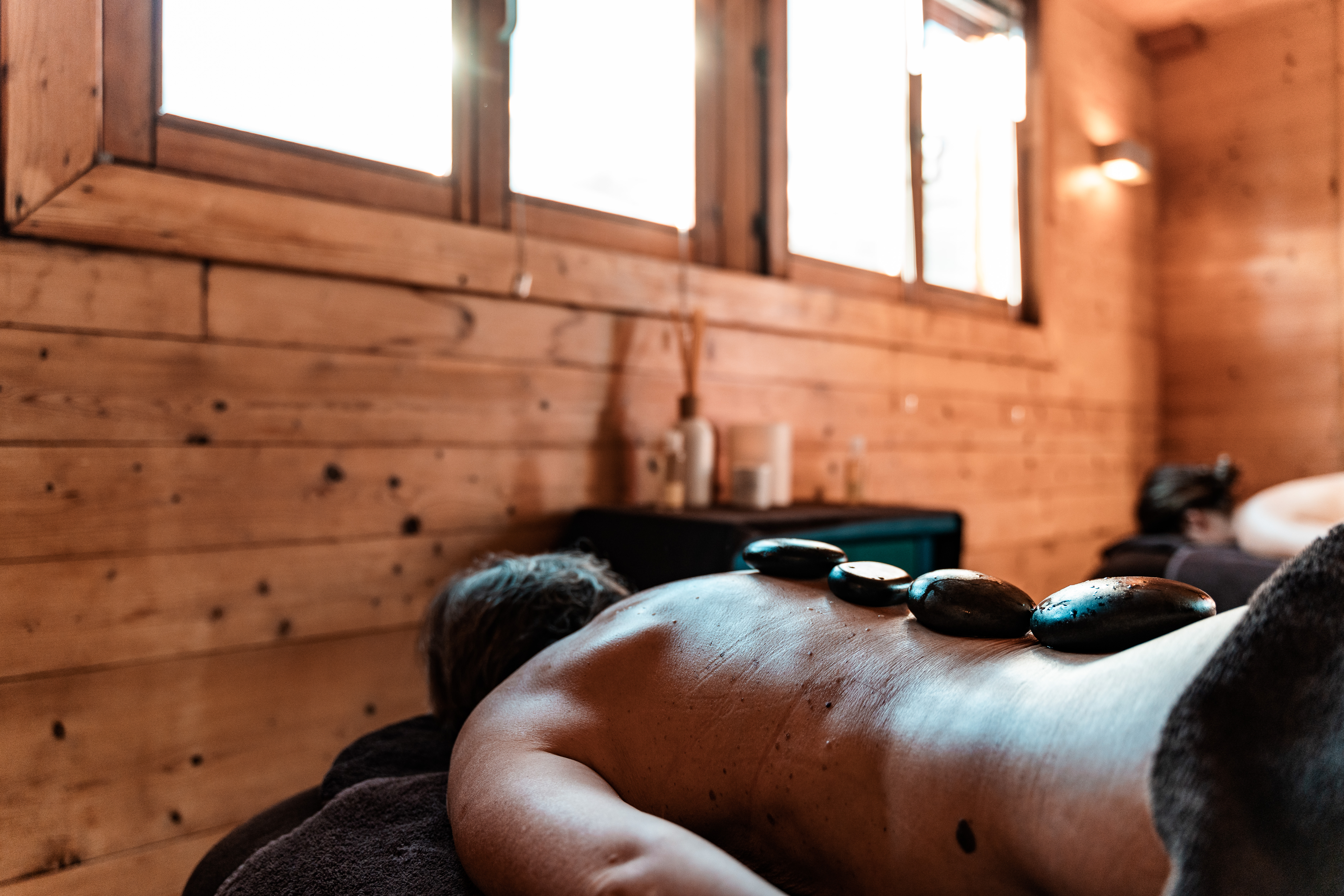 Massages au pierres chaudes à l'espace Soins et Massages 