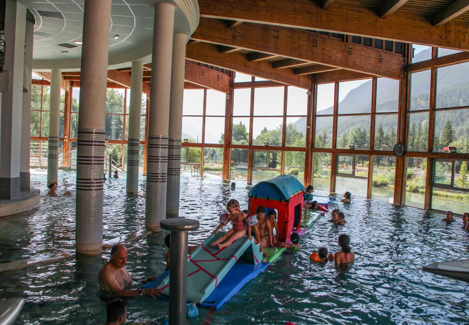Jeux aquatiques bassin intérieur